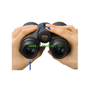 Điều chỉnh khoảng cách hai mắt của ống nhòm: